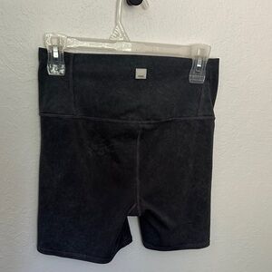 Vuori Women's Charcoal Bike Shorts